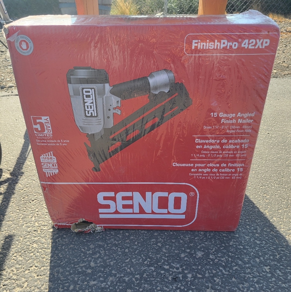 SENCO FinishPro 42XP 15 Gauge Angled Finish‎ Nailer power tool NEW IN BOX